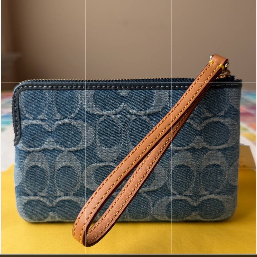 πππ COACH ZIP WRISTLET IN SIGNATURE DENIM πππ NWT πππ - Picture 14 of 16